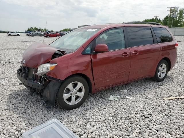 2014 Toyota Sienna LE