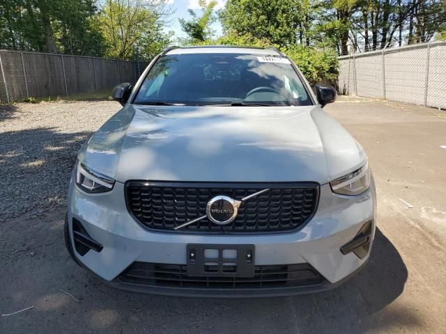 2024 Volvo XC40 Core