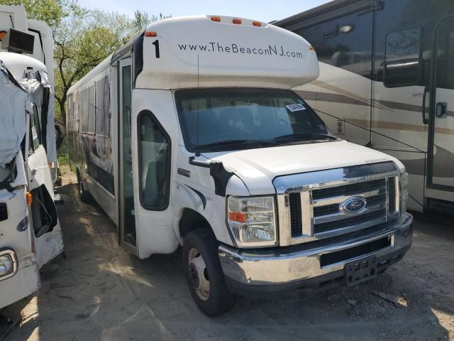 2013 Ford Econoline E450 Super Duty Cutaway Van