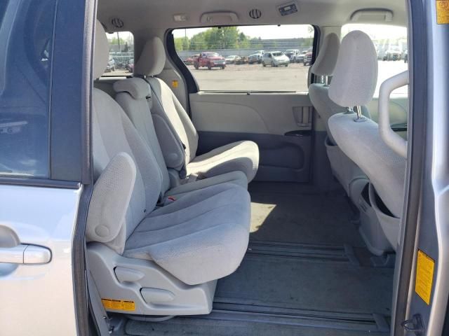 2013 Toyota Sienna LE