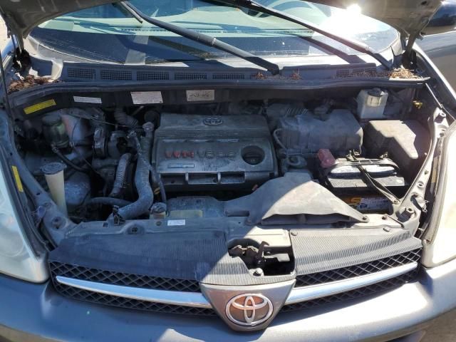 2005 Toyota Sienna XLE