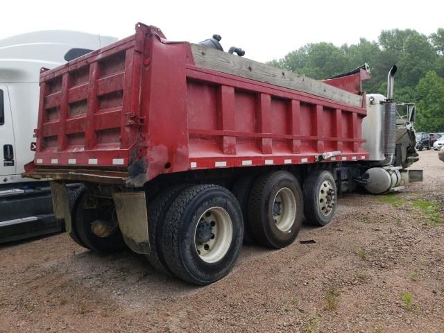 2005 Kenworth Construction T800