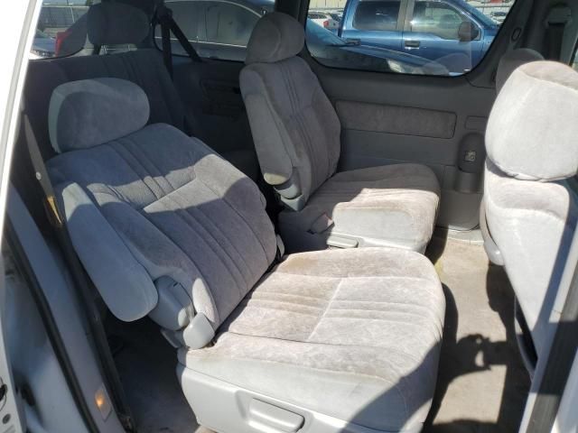 2000 Toyota Sienna LE