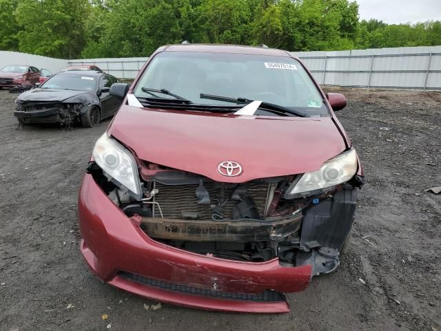 2014 Toyota Sienna LE