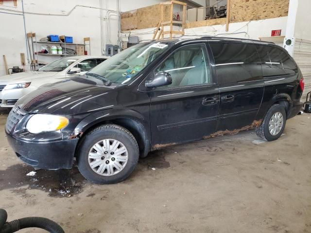 2007 Chrysler Town & Country LX