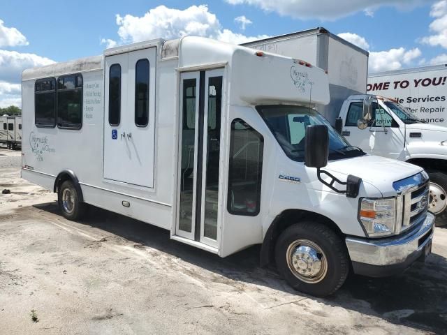 2016 Ford Econoline E450 Super Duty Cutaway Van