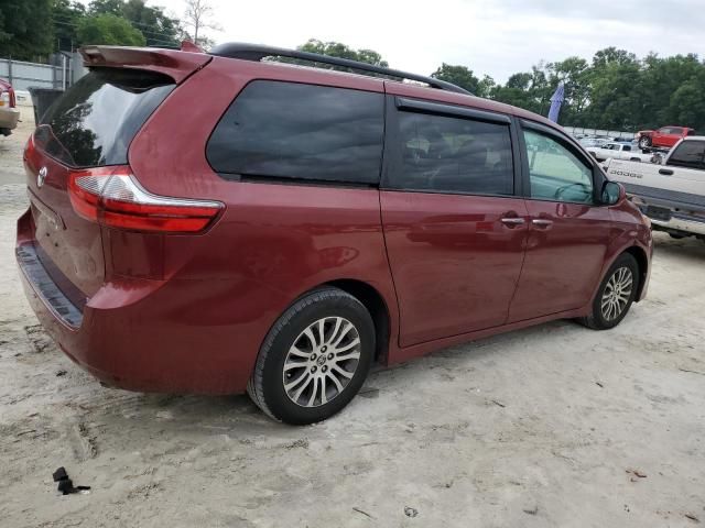 2020 Toyota Sienna XLE