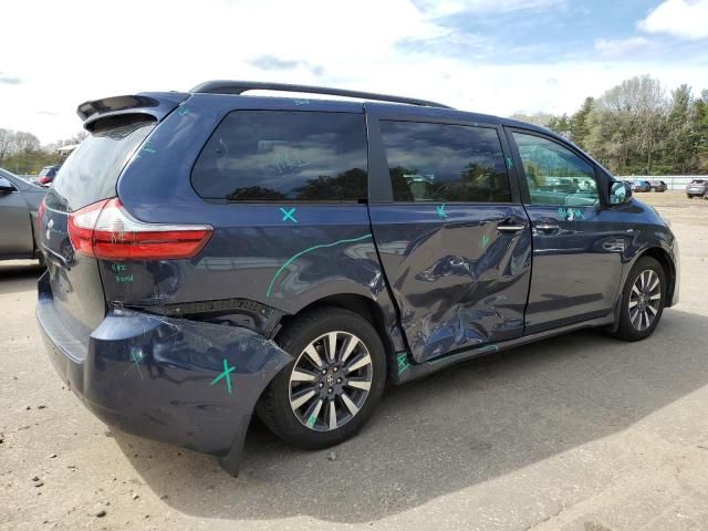 2018 Toyota Sienna XLE