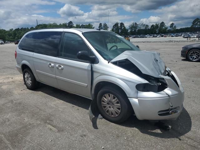 2005 Chrysler Town & Country LX