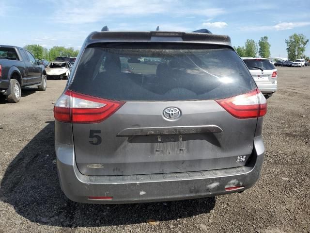 2018 Toyota Sienna XLE