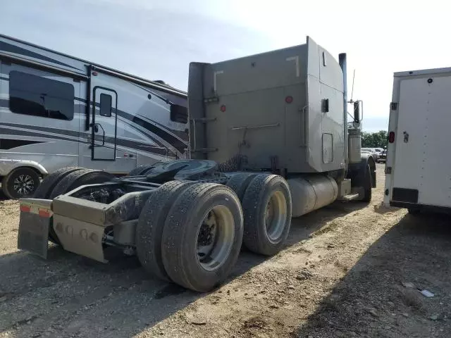 2004 Peterbilt 379