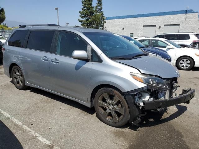 2016 Toyota Sienna SE