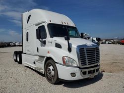 Camiones salvage sin ofertas aún a la venta en subasta: 2016 Freightliner Cascadia 113