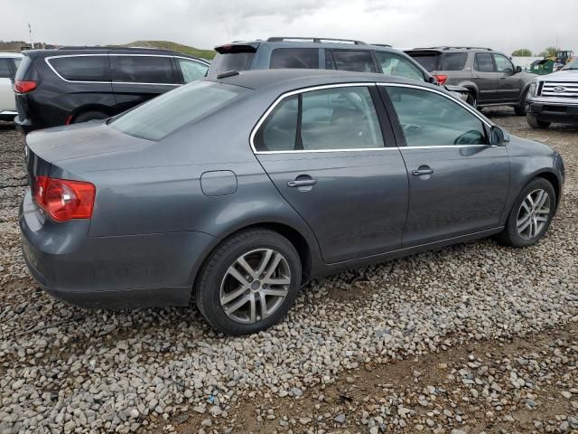 2005 Volkswagen New Jetta 2.5L Option Package 2