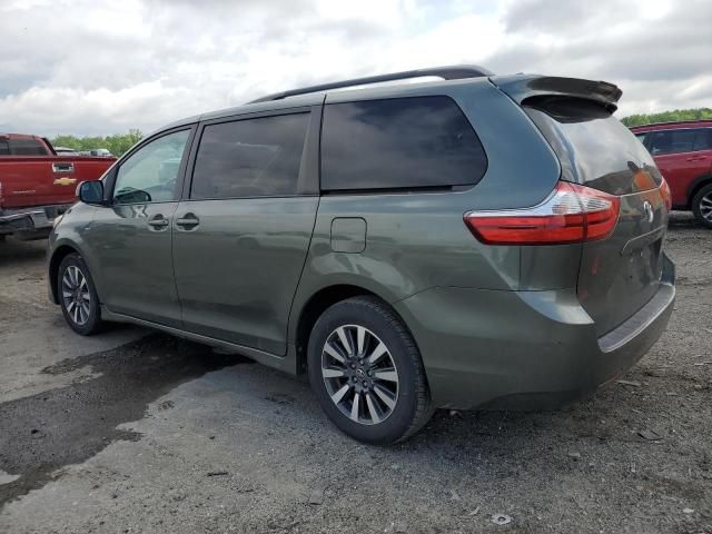 2018 Toyota Sienna LE