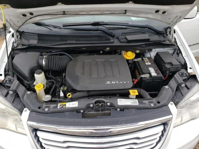 2016 Chrysler Town & Country Touring