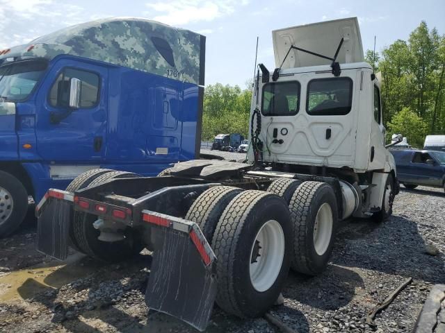 2020 Freightliner Cascadia 126