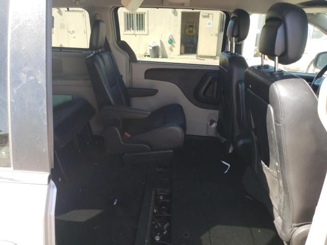 2014 Chrysler Town & Country Touring L