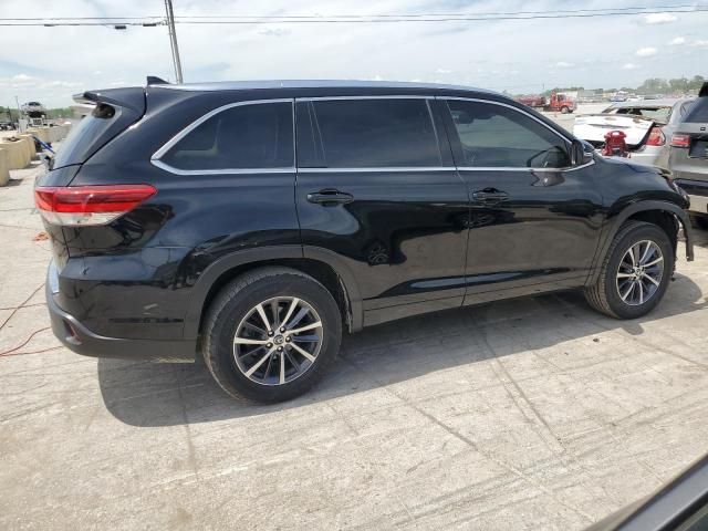 2017 Toyota Highlander SE