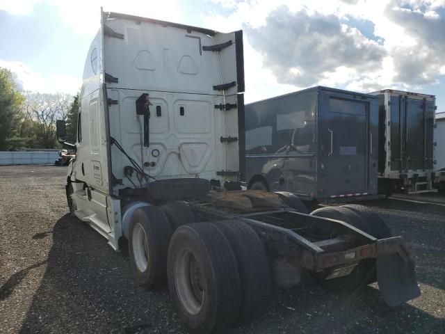 2019 Freightliner Cascadia 126