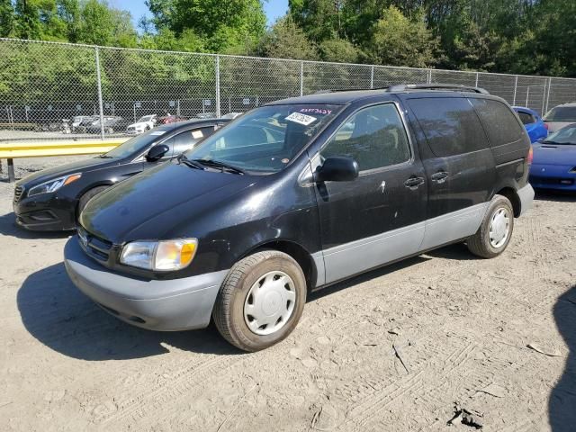 2000 Toyota Sienna LE