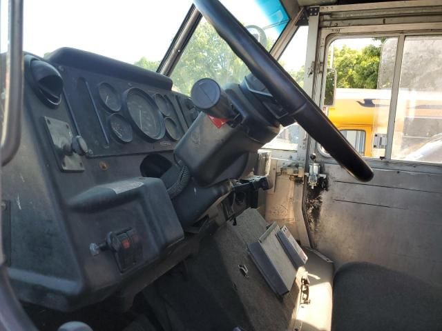 2001 Freightliner Chassis M Line WALK-IN Van