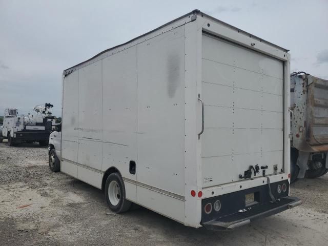 2022 Ford Econoline E350 Super Duty Cutaway Van