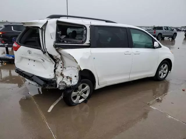 2015 Toyota Sienna LE