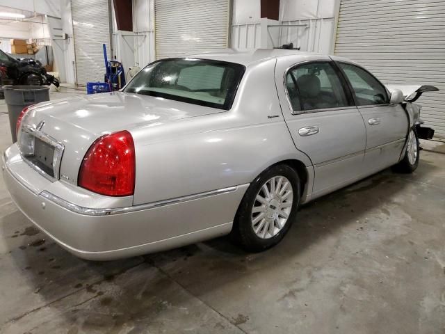 2004 Lincoln Town Car Executive