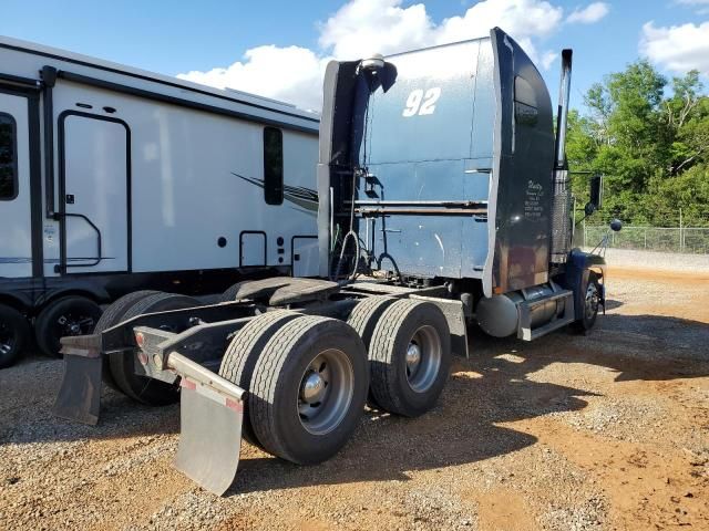 2001 Freightliner Conventional FLD120