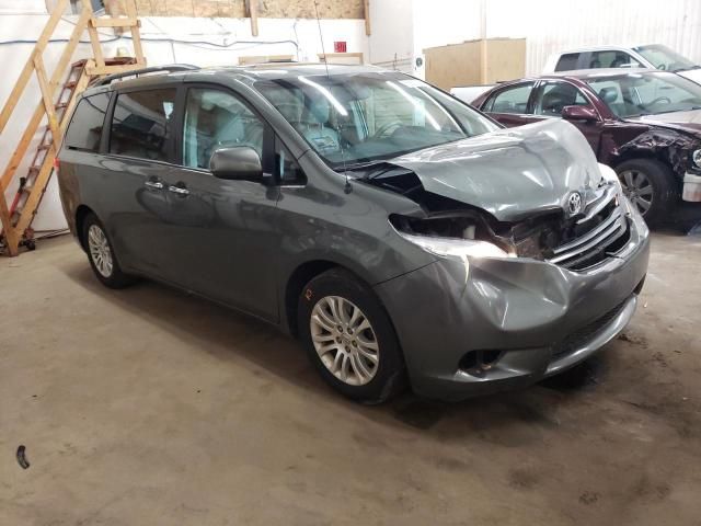 2013 Toyota Sienna XLE