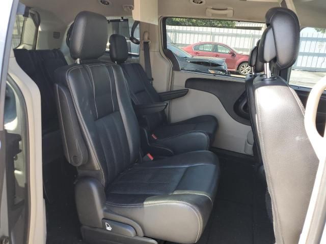 2014 Chrysler Town & Country Touring L