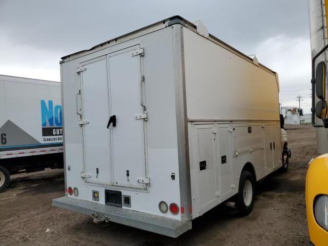 2013 Ford Econoline E450 Super Duty Cutaway Van