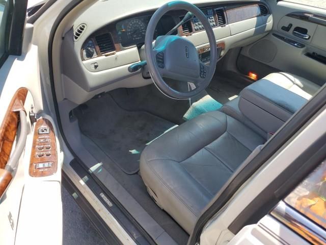 2000 Lincoln Town Car Signature