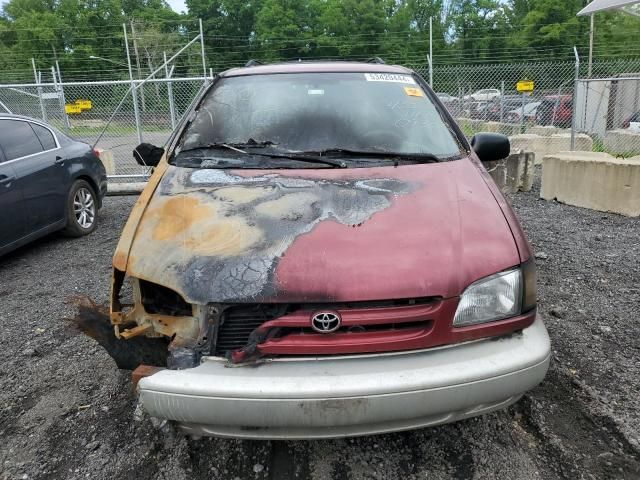 2000 Toyota Sienna LE