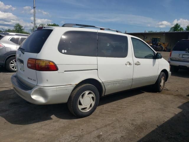 2000 Toyota Sienna LE