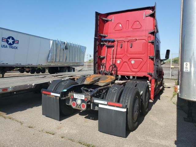 2019 Freightliner Cascadia 126