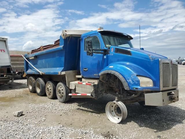 2016 Kenworth Construction T880