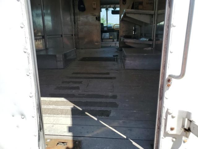 1999 Freightliner Chassis M Line WALK-IN Van