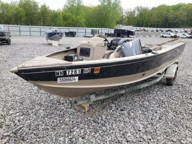 2000 Lund Boat