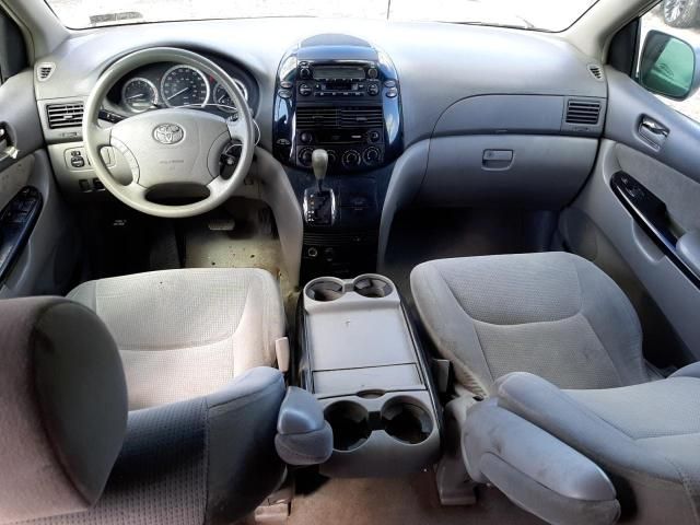 2004 Toyota Sienna CE