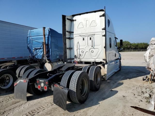 2020 Freightliner Cascadia 126