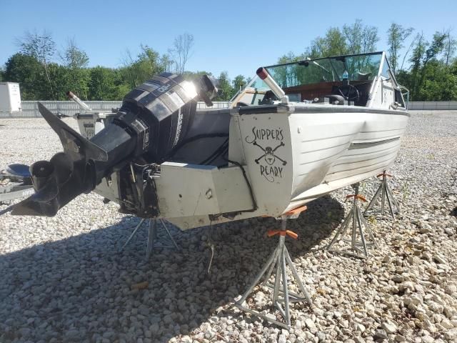 1988 Crestliner Boat