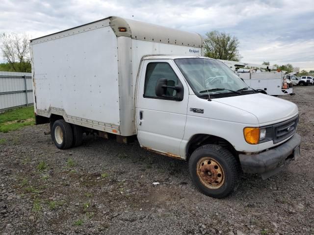 2005 Ford Econoline E450 Super Duty Cutaway Van