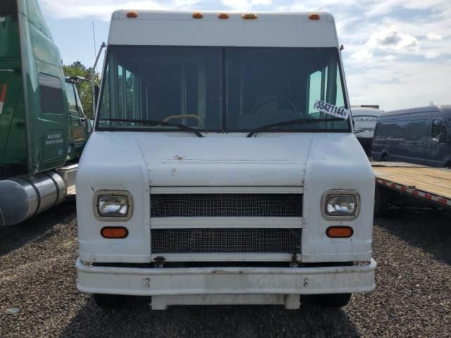 2000 Freightliner Chassis M Line WALK-IN Van