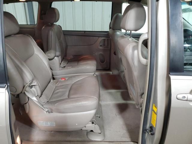 2004 Toyota Sienna XLE