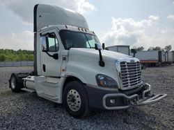 Salvage trucks for sale at Memphis, TN auction: 2016 Freightliner Cascadia 125