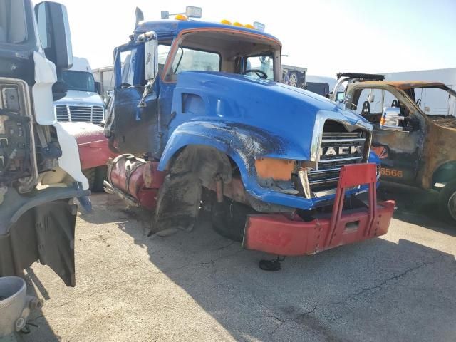 2005 Mack 700 CV700