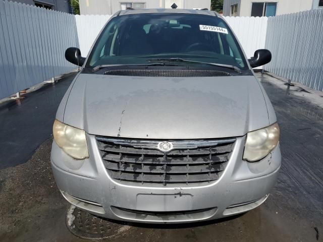 2007 Chrysler Town & Country LX