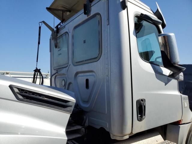 2018 Freightliner Cascadia 126